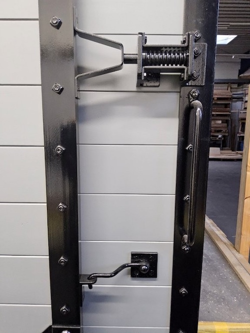 20260221 Anschlag Feststeller 080624