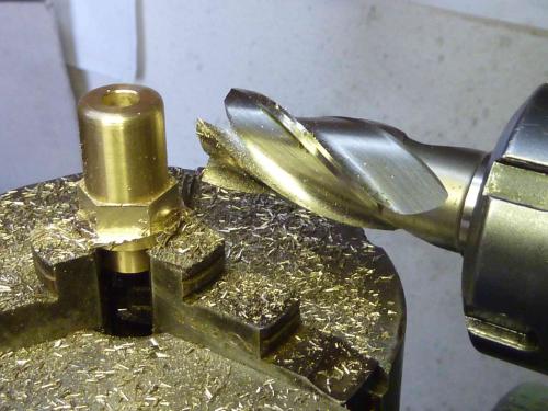 Ablassventile Tropfenkammer Sechskant fräsen