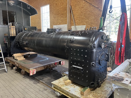 260410 Kessel auf Rollwagen