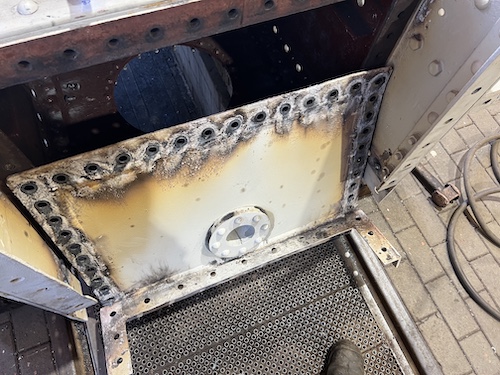 260424 Frontblech abgenommen