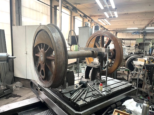 260901 Radsatz auf Bohrwerk b klein